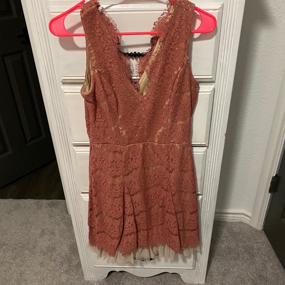 Cute lace dress! Pink!